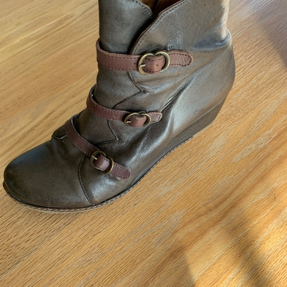 Brown leather booties 2” heel Eric Michael